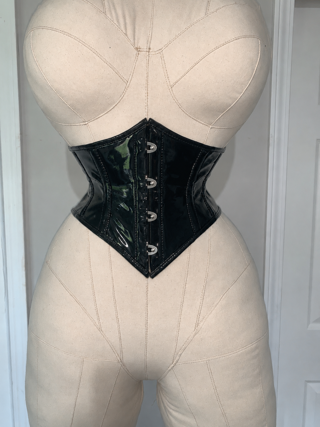 (BUSK) VINYL WASP CORSET: "GLOSS" COLLECTION